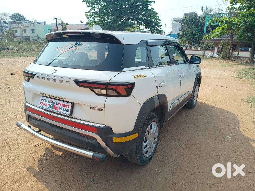 Maruti Suzuki Brezza 1.5 Lxi Smart Hybrid, 2023, Petrol