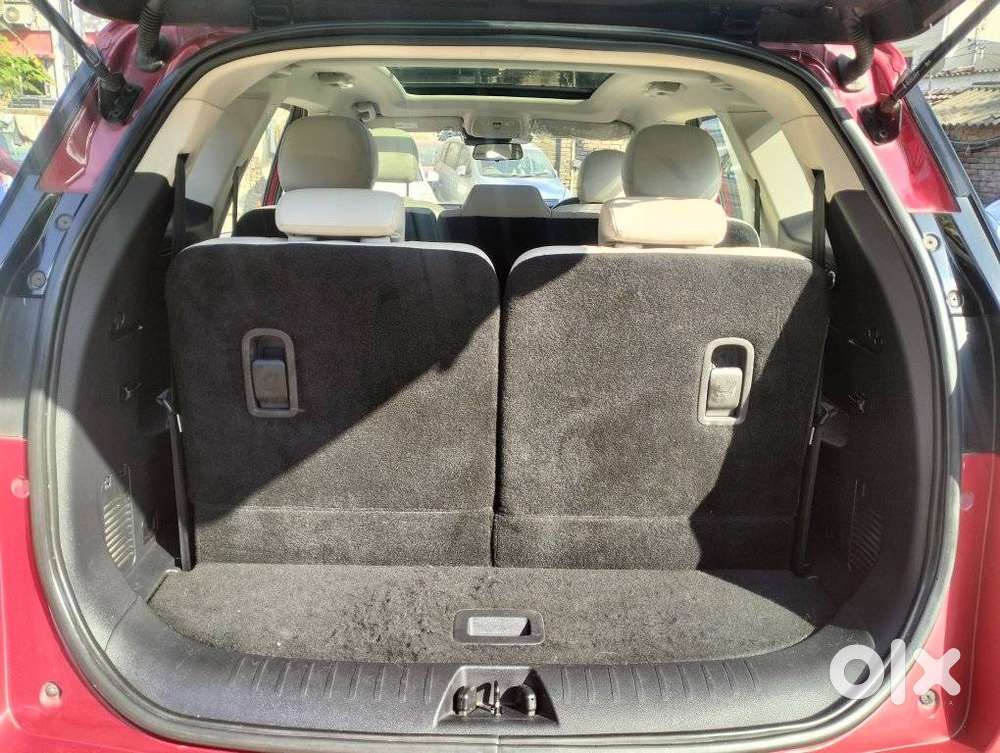 Mahindra Xuv700 2.0 Ax 7 Petrol At Str, 2025, Petrol