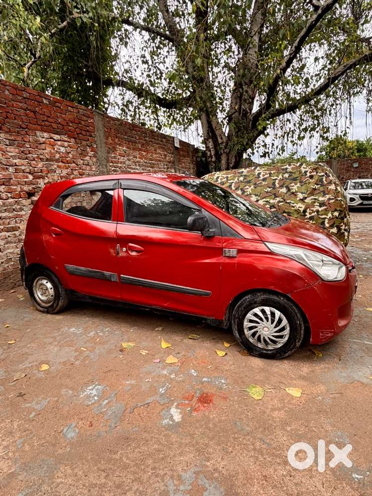 Hyundai Eon Cng & Hybrids Badiya Car Hai Ache Sa Rakhi Hai Mene
