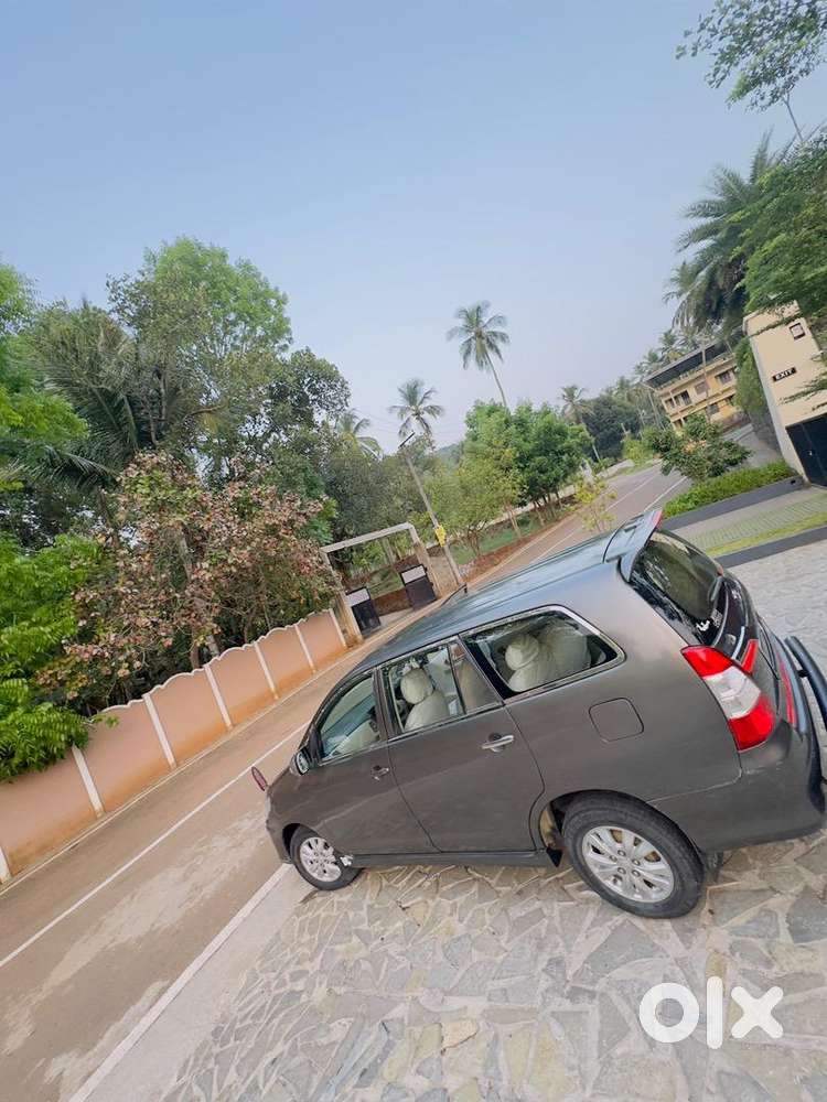 Car Rent Innova 2012v