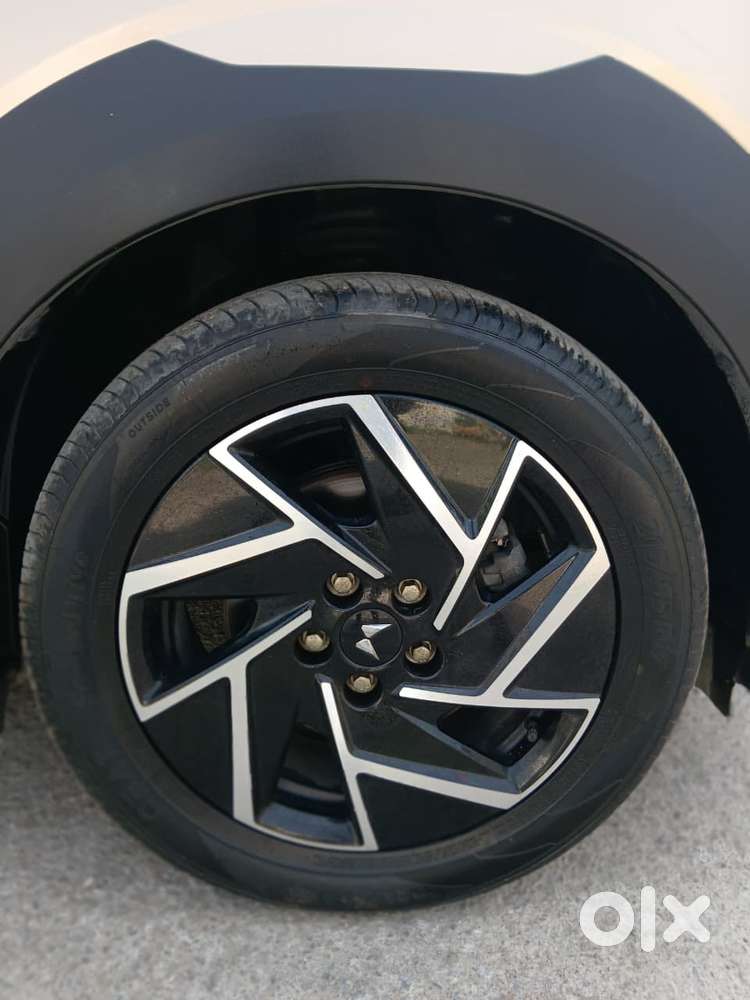 Mahindra Xuv 3xo Ax7l Petrol Mt, 2025, Petrol