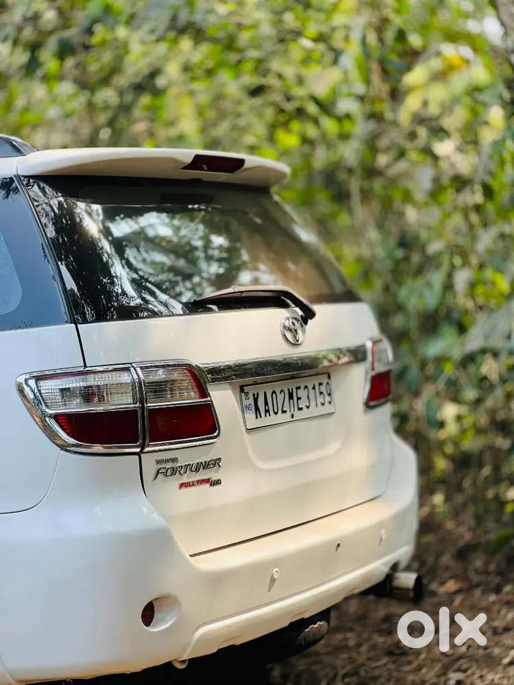Toyota Fortuner Legender 2010 Diesel 195000 Km Driven