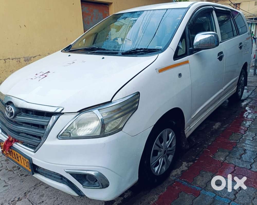 Toyota Innova 2.5 G (diesel) 8 Seater Bs Iv, 2016, Diesel