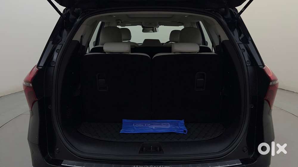 Mahindra Xuv700 2.0 Ax 7 Petrol At Luxury Pack Str, 2024, Petrol