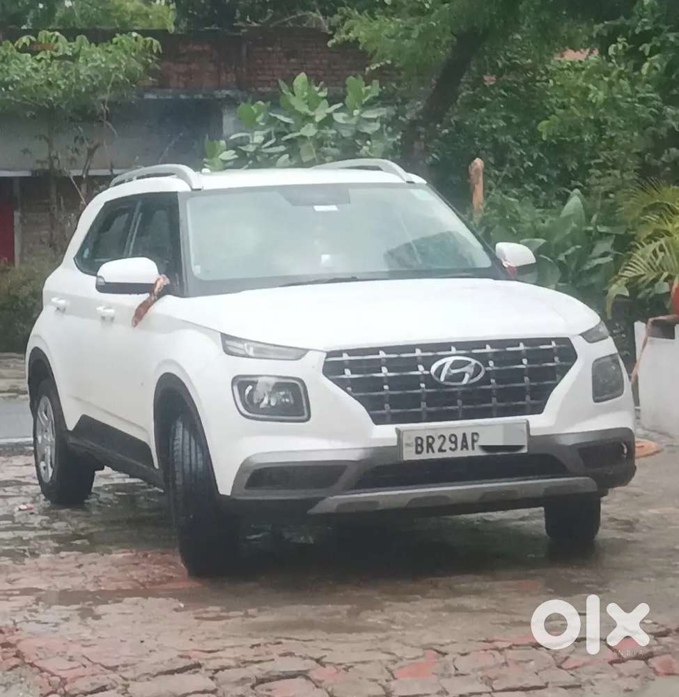 Hyundai Venue 2021 Petrol 24000 Km Driven