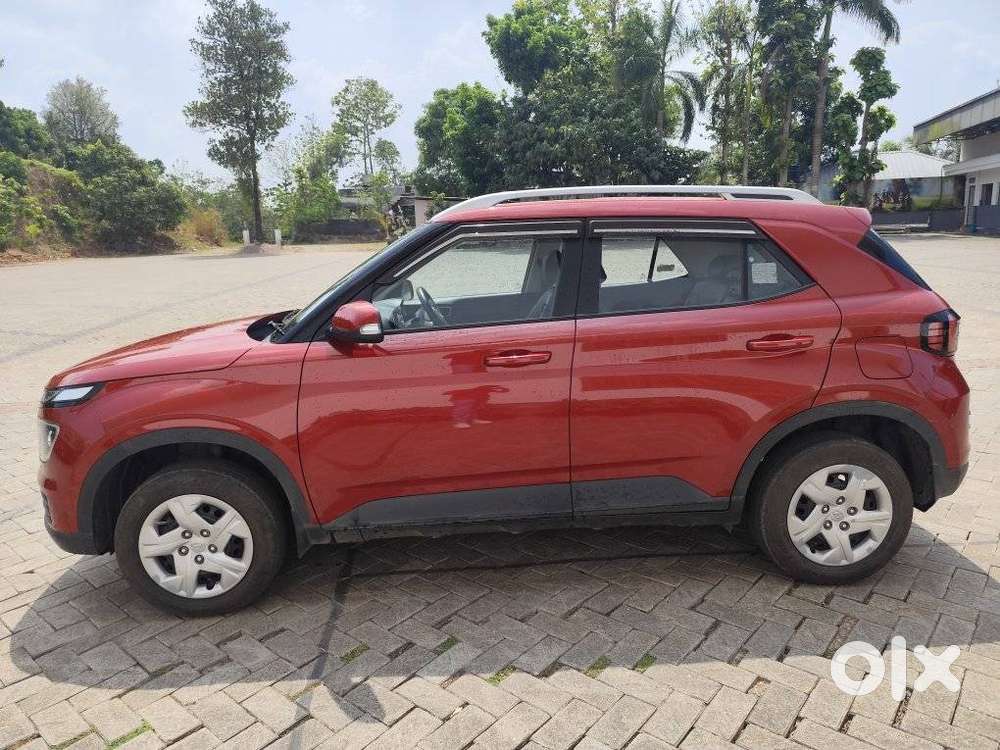 Hyundai Venue Sx Mt, 2023, Petrol