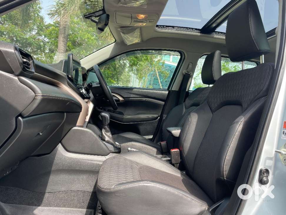 Maruti Suzuki Grand Vitara 1.5 Alpha Plus Intelligent Hybrid Ecvt, 2..