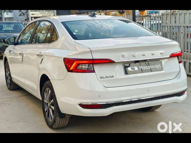 Skoda Slavia 1.0 Tsi Style At, 2023, Petrol