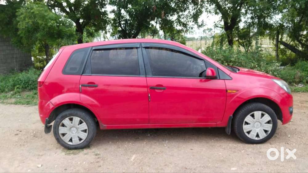 Ford Figo (2011) Red