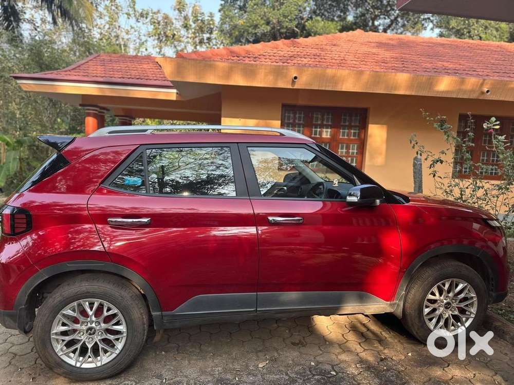 Hyundai Venue 2022 Petrol 16000 Km Driven