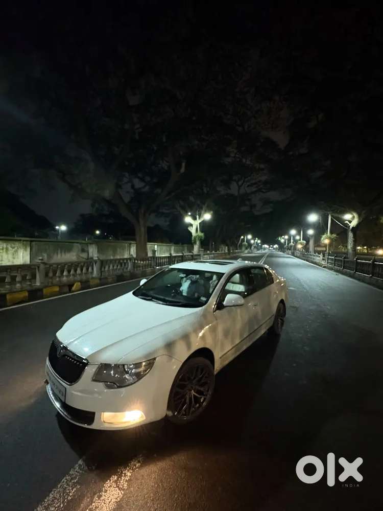 Skoda Superb Elegance 2014 Diesel Fourth Owner