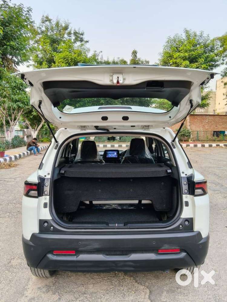 Maruti Suzuki Brezza 1.5 Lxi Cng, 2024, Cng & Hybrids