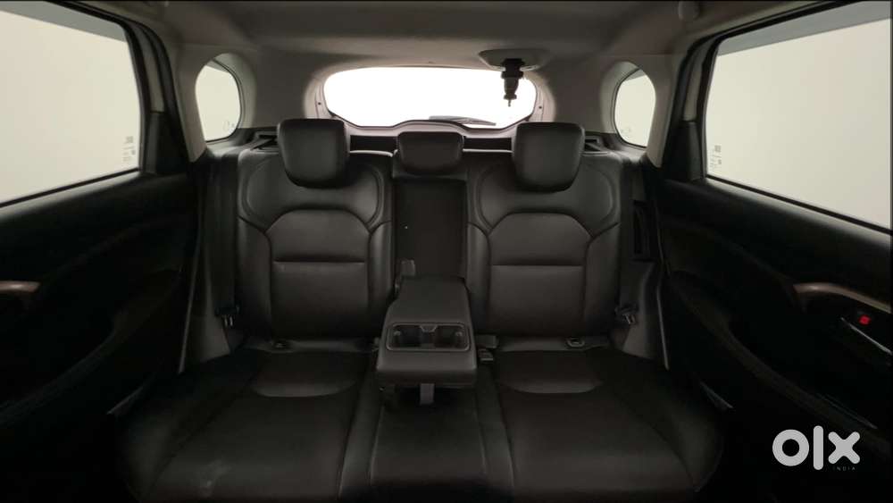 Maruti Suzuki Grand Vitara 1.5 Alpha Plus Intelligent Hybrid Ecvt, 2..