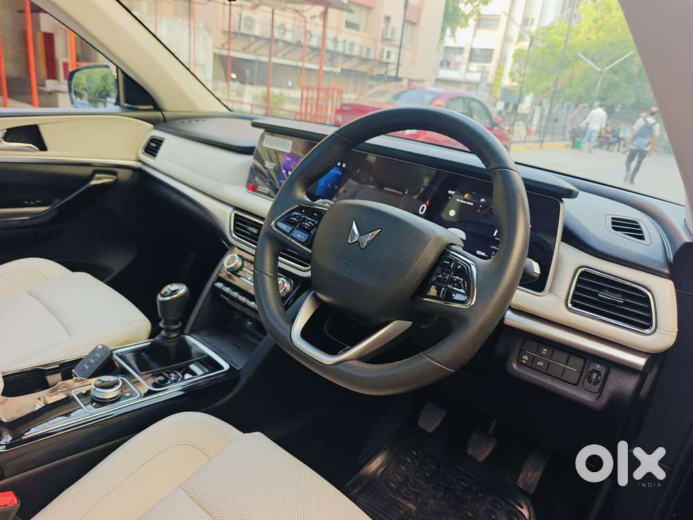 Mahindra Xuv700 2.2 Ax 7 Diesel Mt Luxury Pack Str, 2025, Diesel