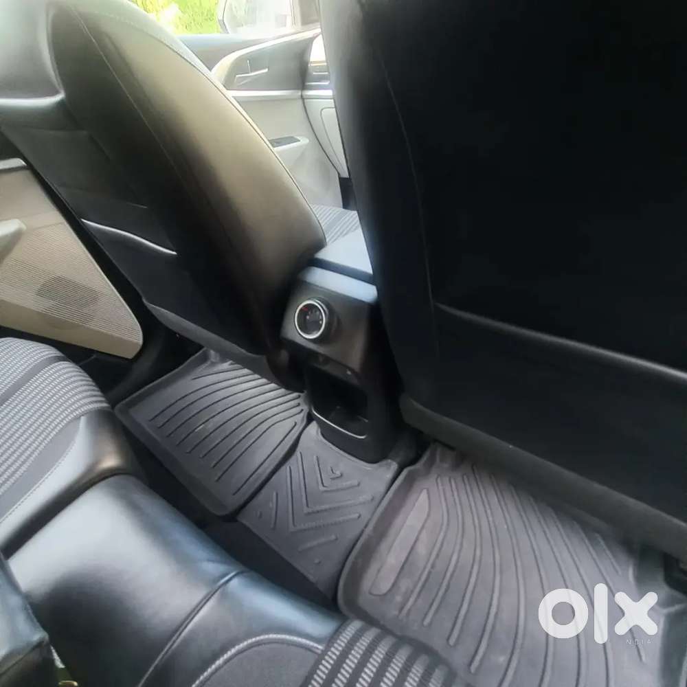 Kia Carens 2022 Petrol 15400 Km Driven Showroom Condition