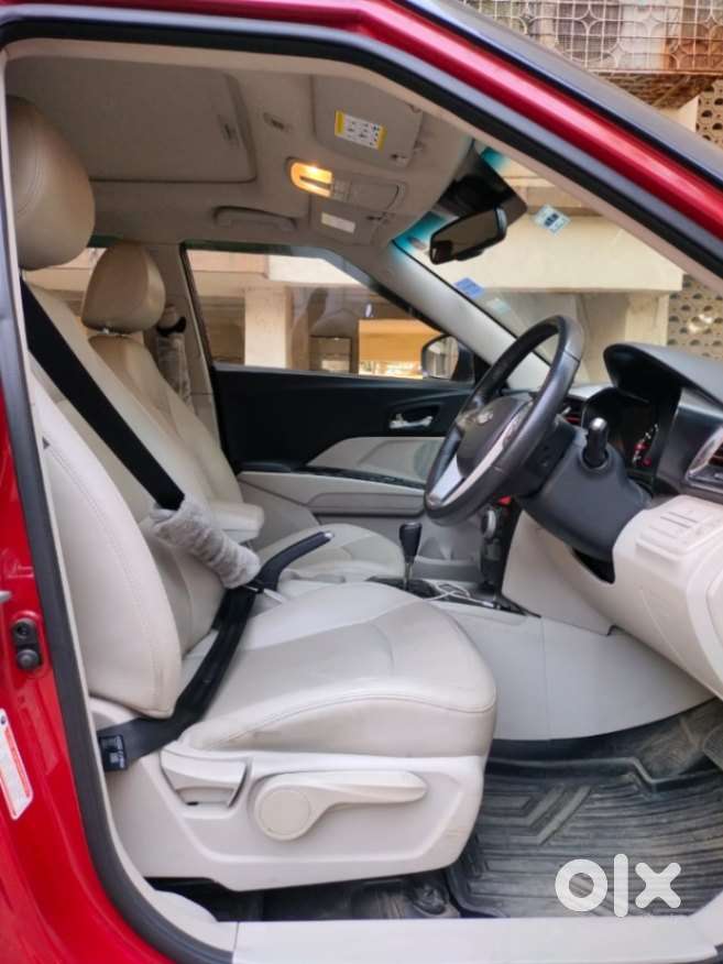 Mahindra Xuv300 1.2 W8 (o) Amt Petrol, 2022, Petrol