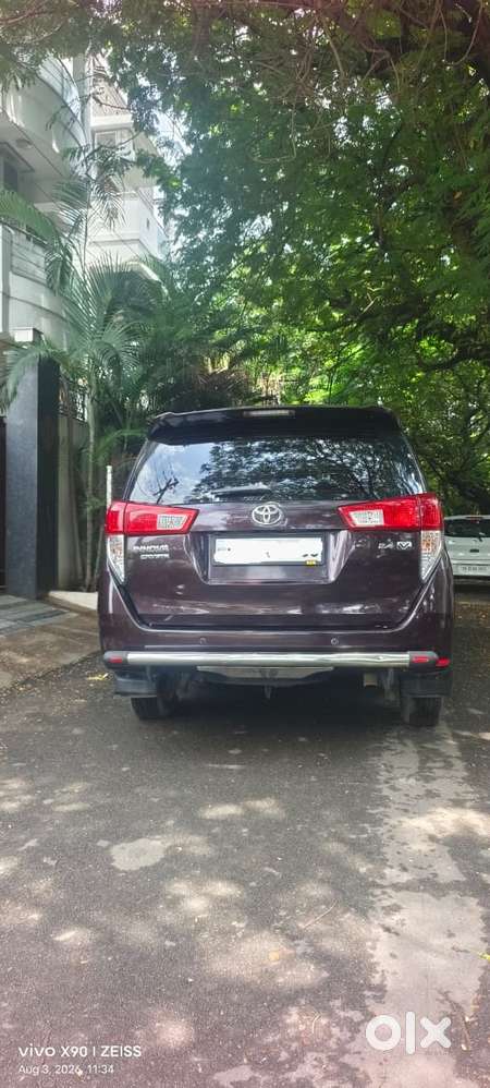 Toyota Innova Crysta 2.4 V 8 Str, 2017, Diesel