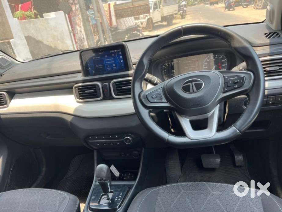 Tata Punch 1.2 Revotron Creative Amt Dual Tone, 2024, Petrol