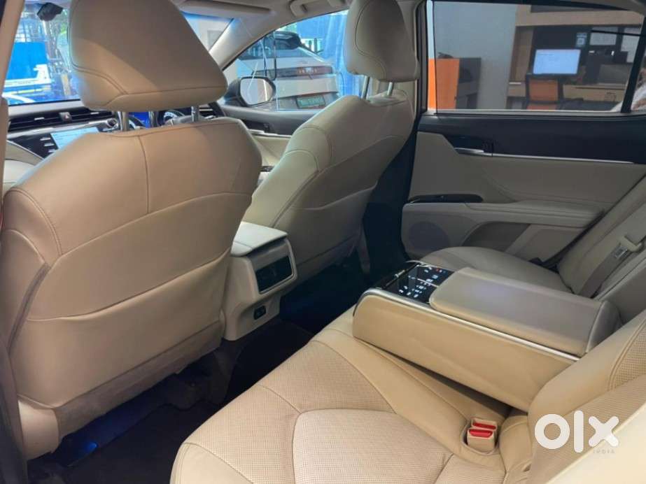 Toyota Camry Hybrid, 2020, Cng & Hybrids