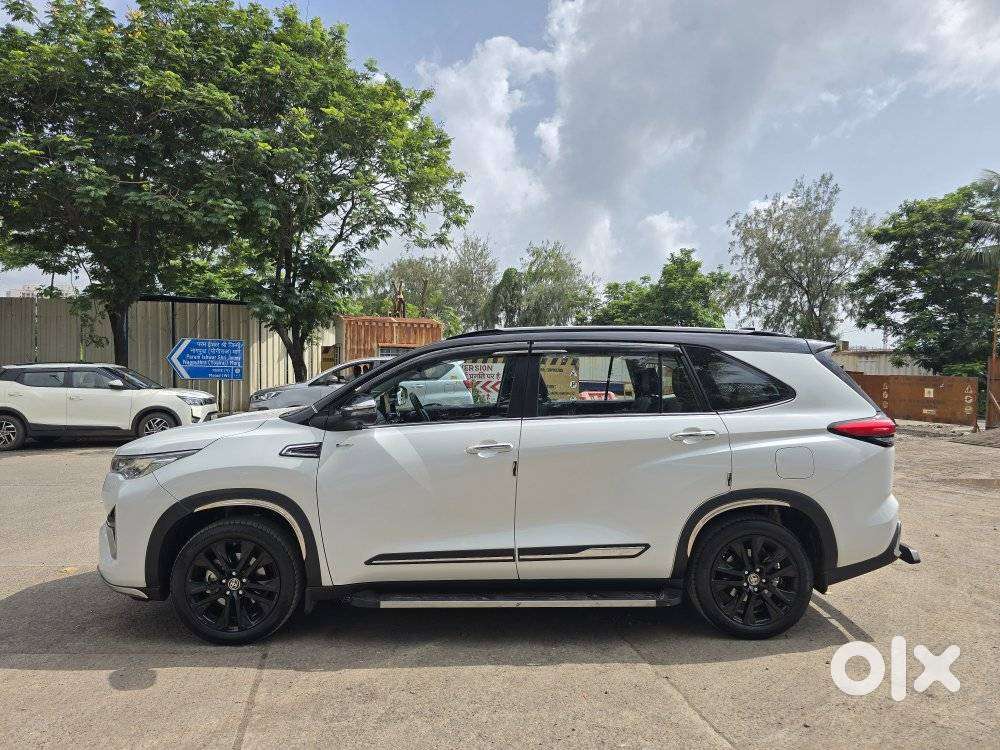 Toyota Innova Hycross 2.0 Zx (o) Hybrid 7 Str, 2025, Petrol
