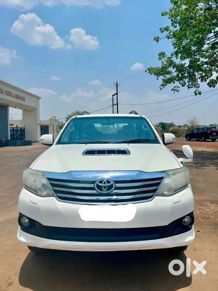 Toyota Fortuner 3.0 Pure White Original Colour.