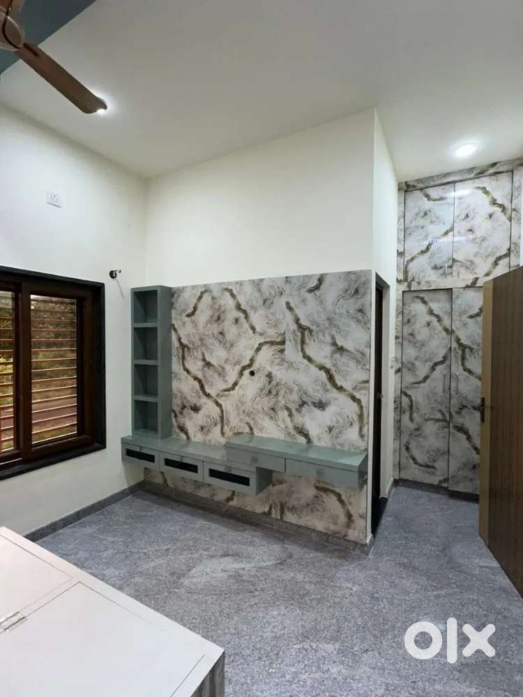 1 BHK 1 st floor house LEASE city center Mysore Arasu Road back 9 lakh