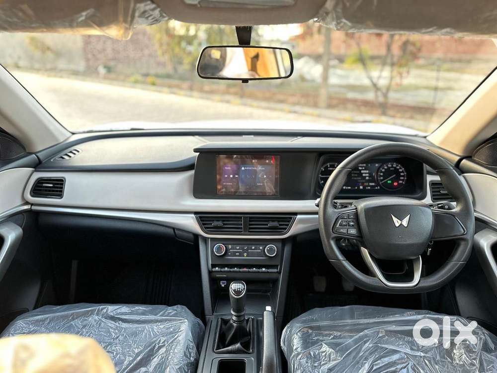 Mahindra Xuv700 2.2 Mx Diesel Mt 5 Str, 2022, Diesel