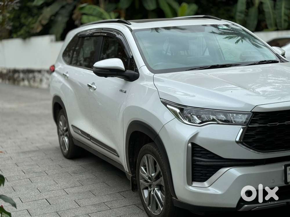 Toyota Innova Hycross 2023