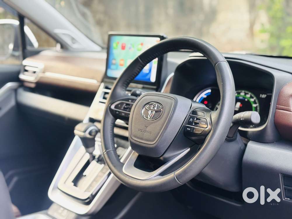 Toyota Innova Hycross 2.0 Zx Hybrid 7 Str, 2025, Petrol