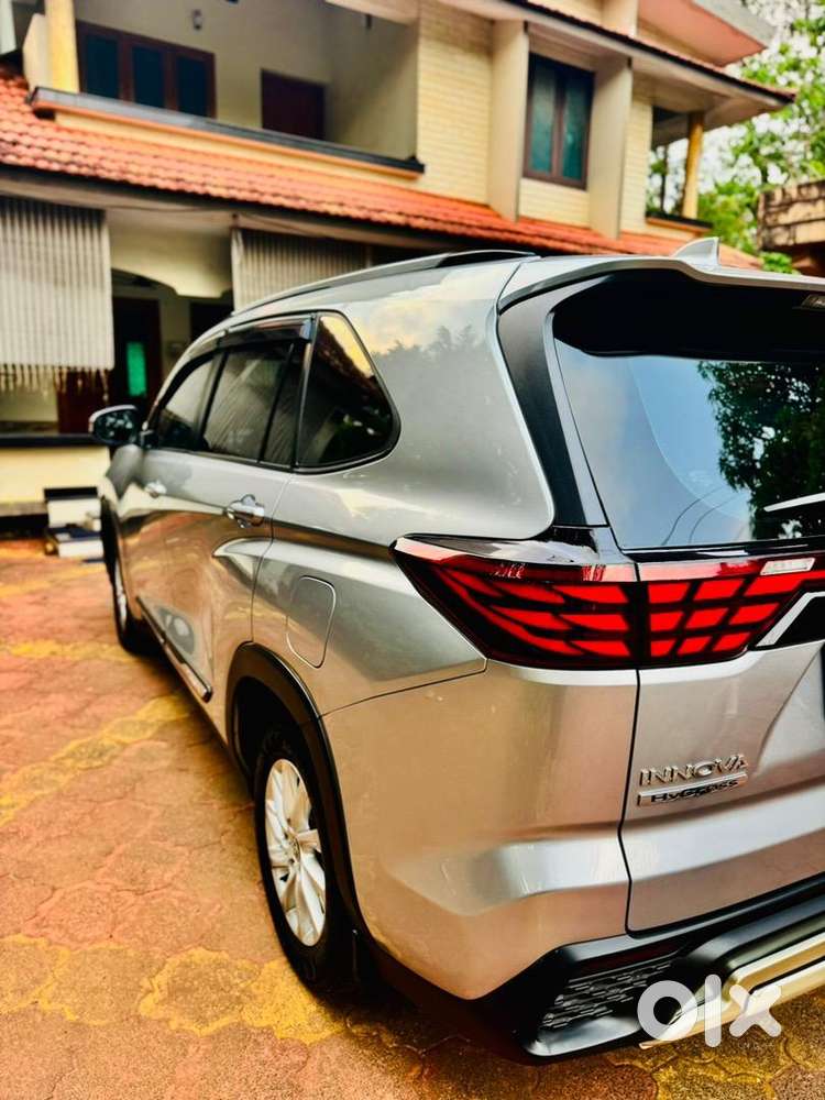 Toyota Innova Hycross 2023 Petrol Well Maintained