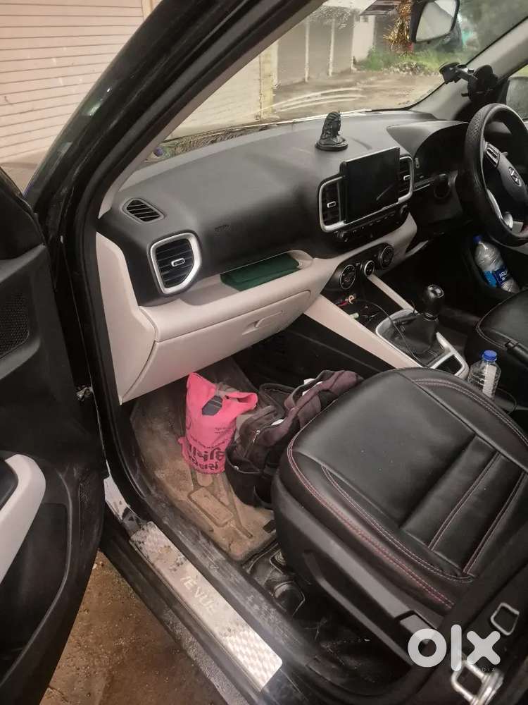 Hyundai Venue 2023 Petrol Well Maintained