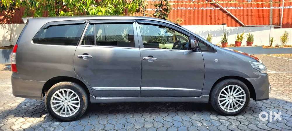 Toyota Innova 2.5 G (diesel) 8 Seater Bs Iv, 2015, Diesel