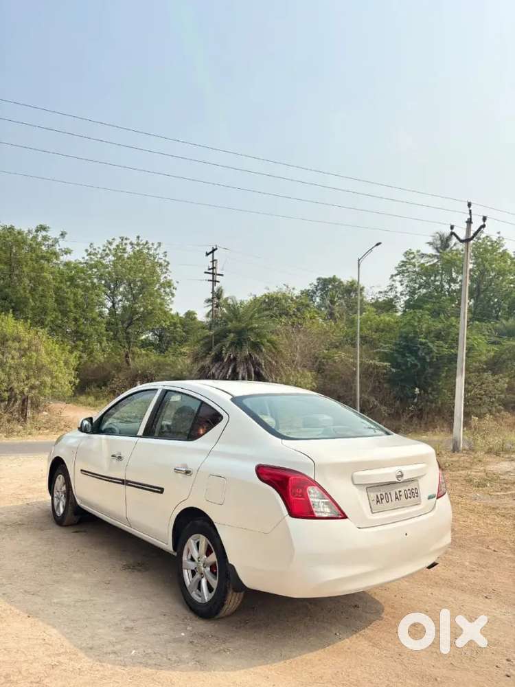 Nissan Sunny 2012 Model Top End Version