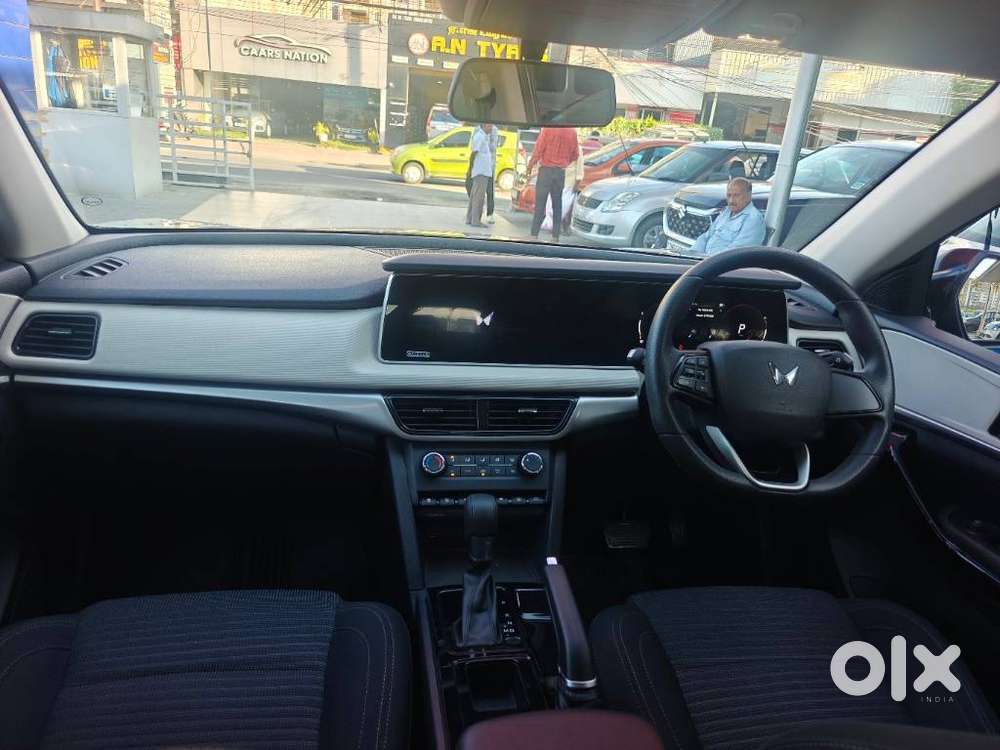 Mahindra Xuv700 2.2 Ax 5 Diesel At 7 Str, 2023, Diesel