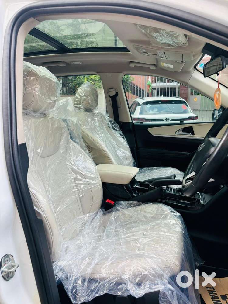 Mahindra Xuv700 2.0 Ax 7 Petrol At Str, 2021, Petrol