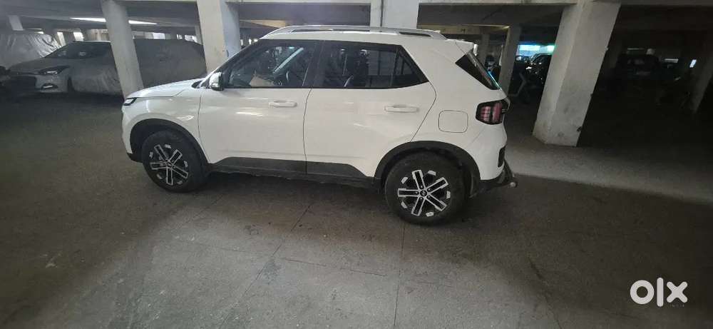Hyundai Venue 2025 Petrol Well Maintained
