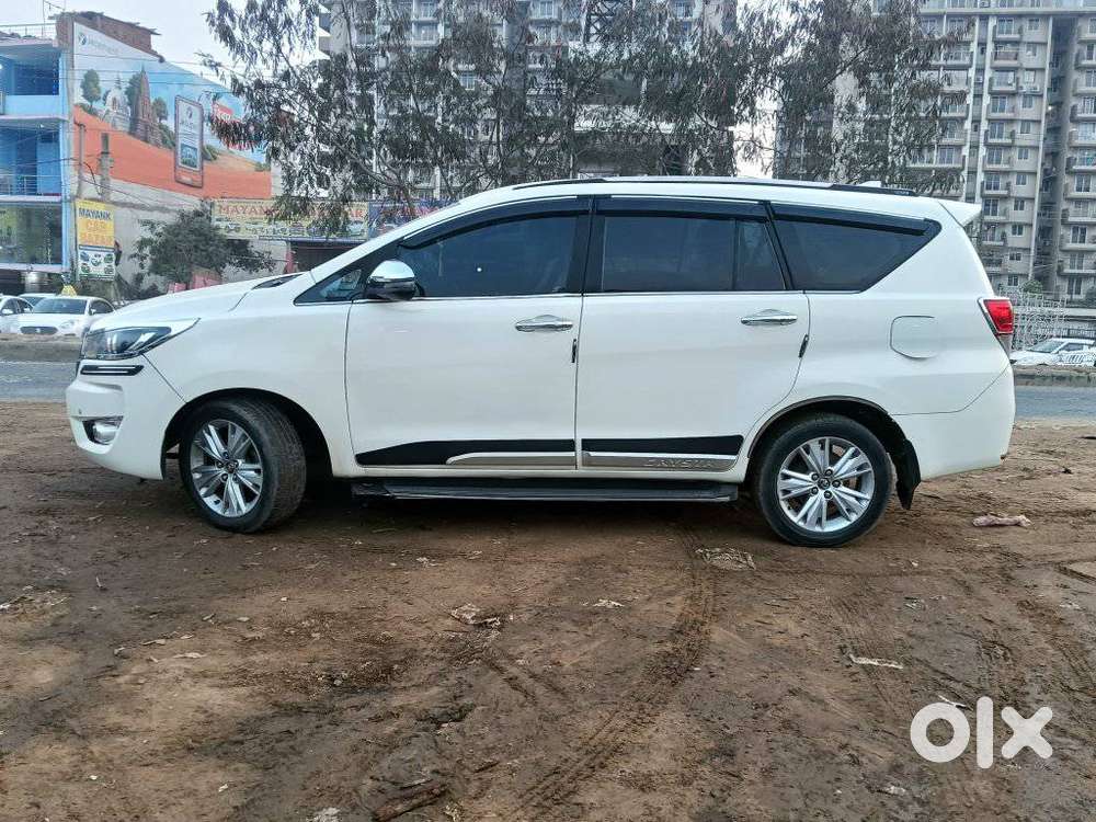 Toyota Innova Crysta 2.4 G Plus Mt 8 Str, 2020