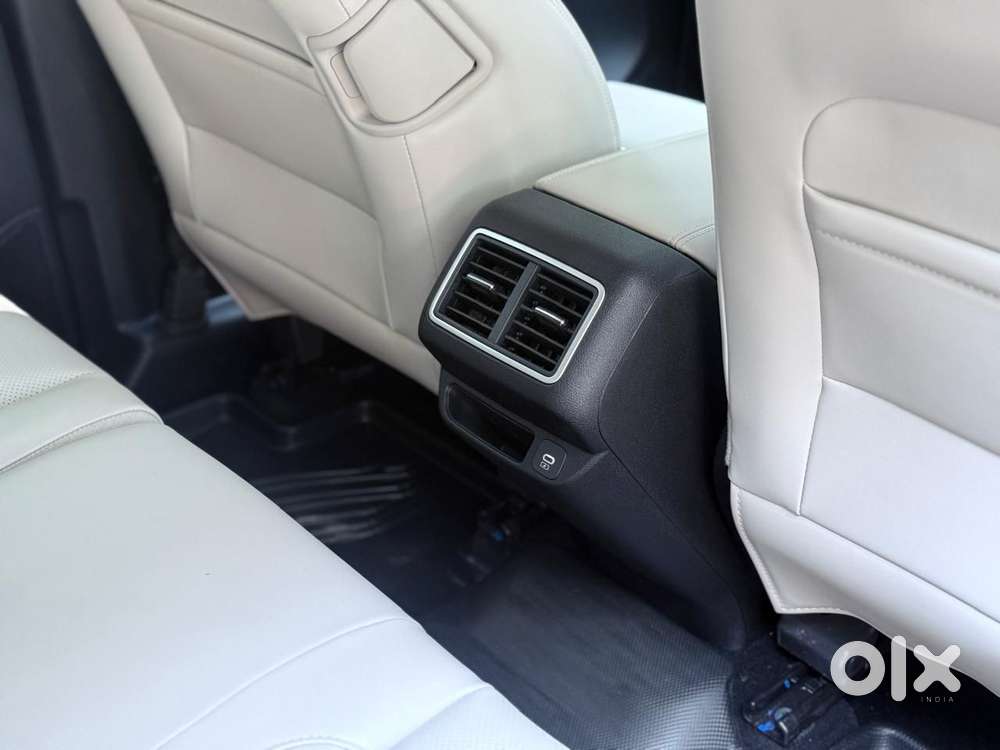 Mahindra Xuv700 2.0 Ax 7 Petrol At Luxury Pack Str, 2022, Petrol