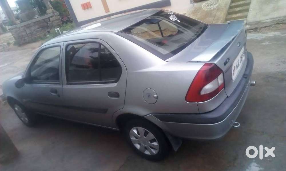 Ford Ikon 2003