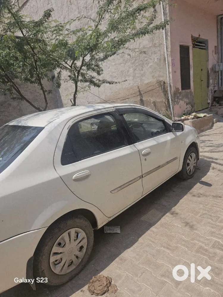 Toyota Etios 2011 (g) Petrol/cng
