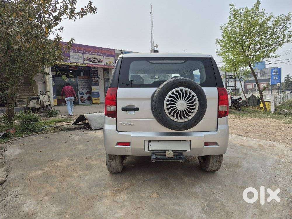 Mahindra Tuv 300 T10 Amt Dual Tone, 2017, Diesel