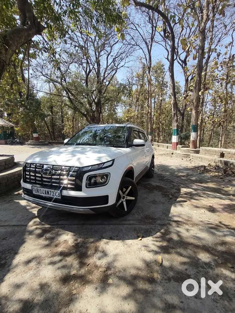 Venue Sx Mt 2nd Top Model With Automatic Climate Controls, Sunroof.