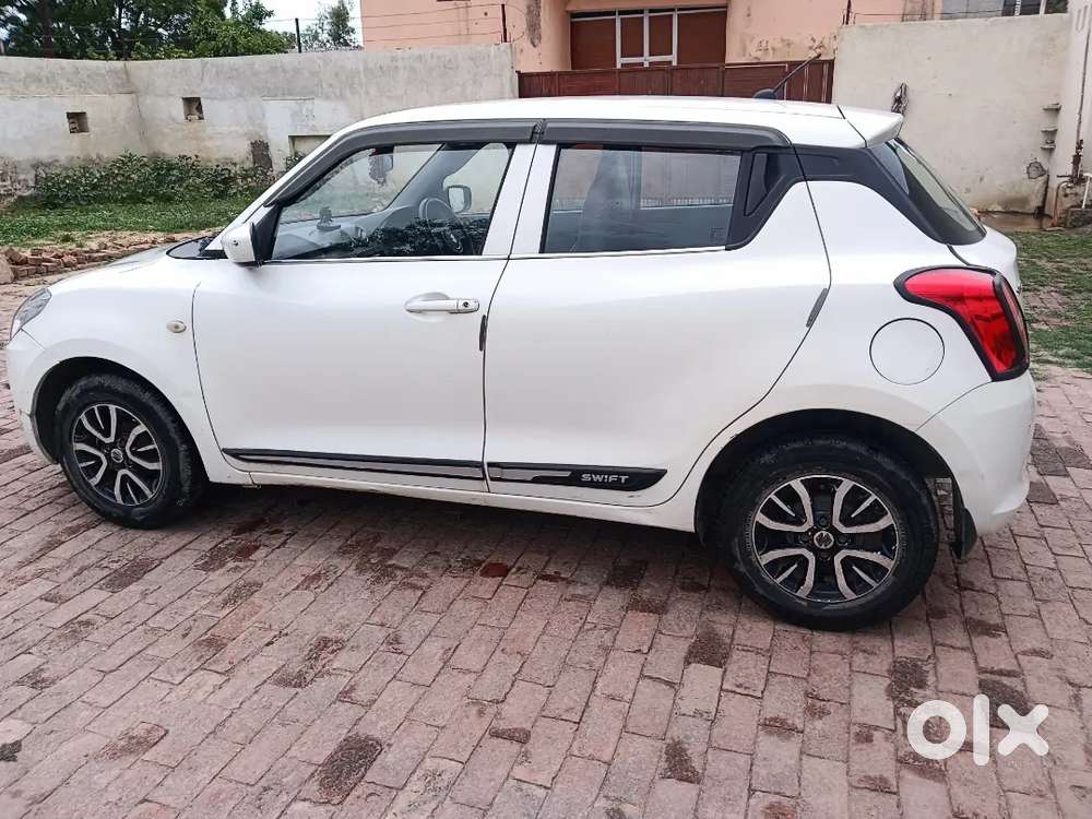 Maruti Suzuki Swift 2021 Petrol 70000 Km Driven