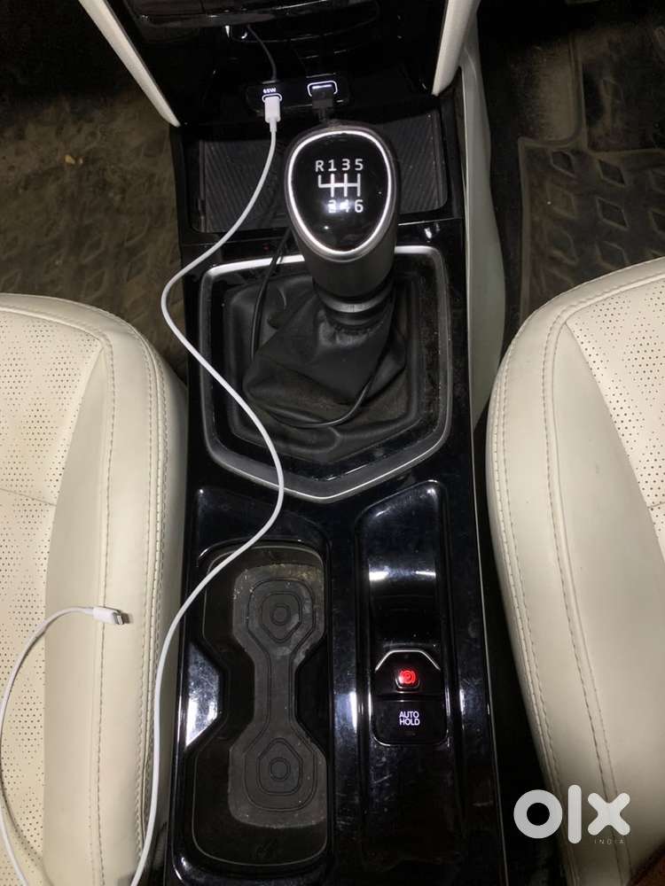 Mahindra Xuv300 Petrol 2025