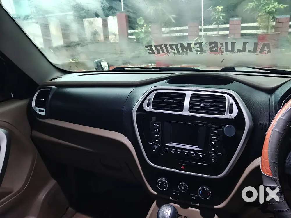 Mahindra Tuv 300 T8(fulloption).
