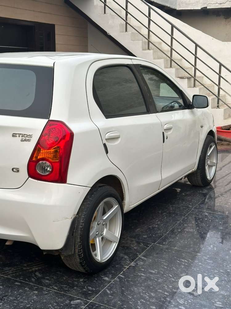 Toyota Etios Liva 2013
