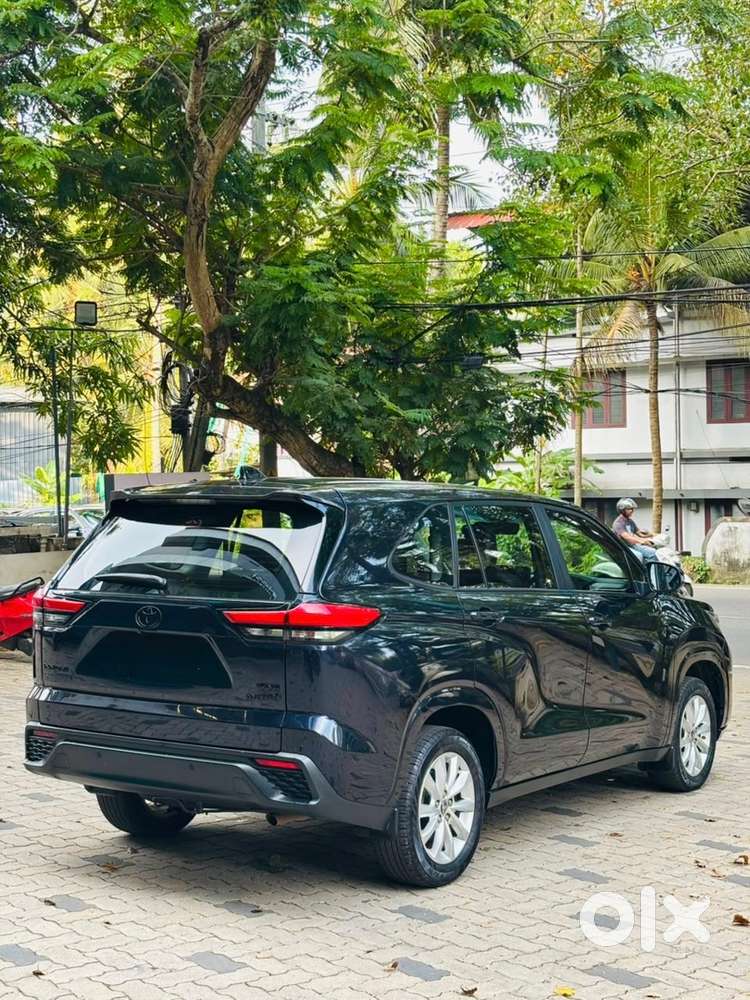 2024 Toyota Innova Hycross Vx | 71,000 Km | Sparkling Black |