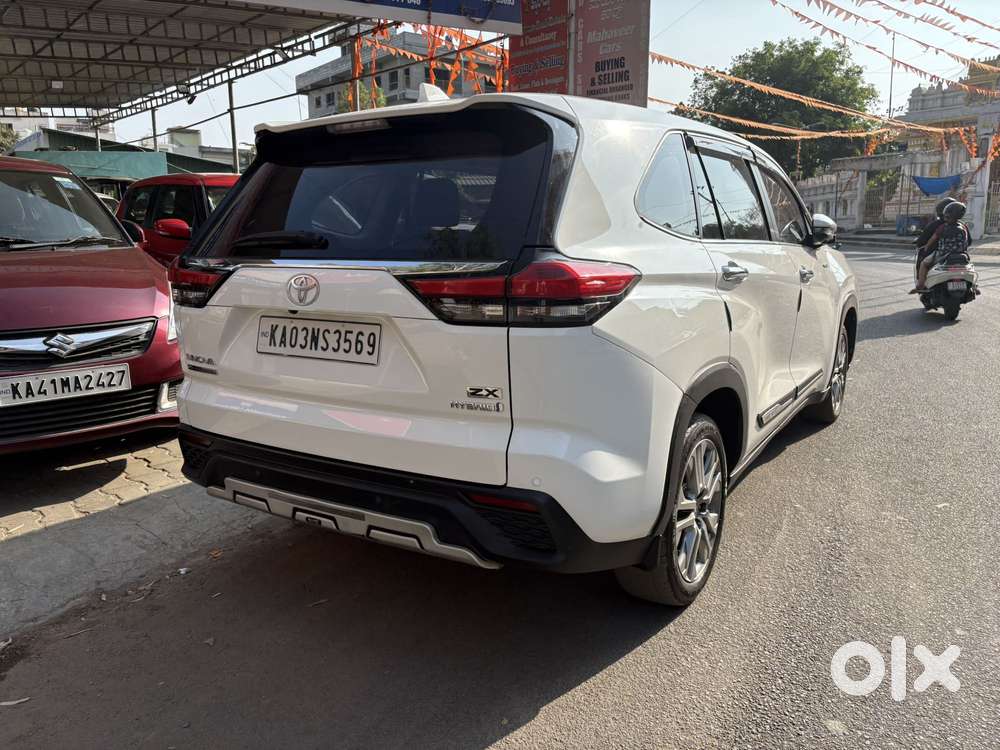 Toyota Innova Hycross 2.0 Zx (o) Hybrid 7 Str, 2023, Petrol