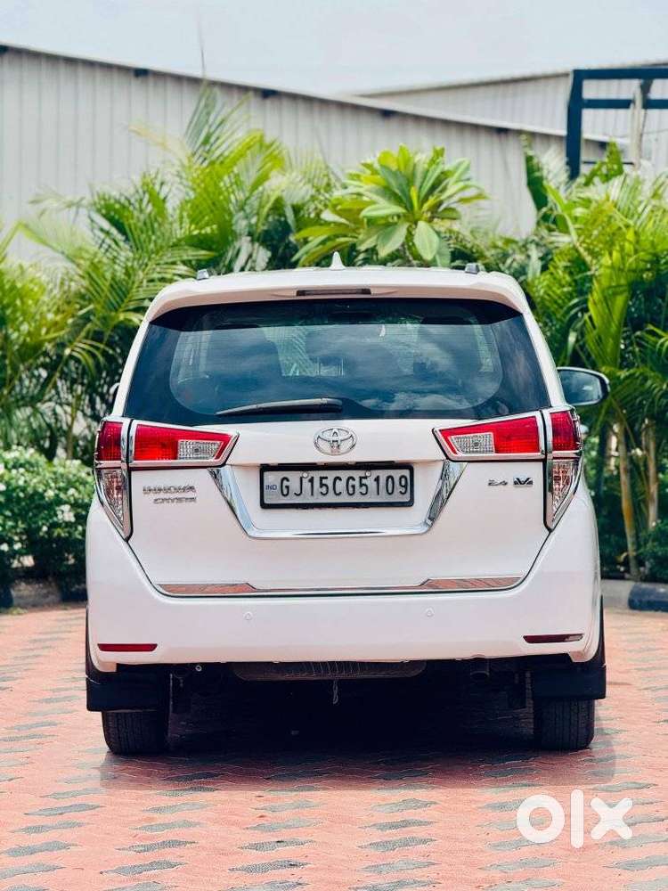 Toyota Innova Crysta 2.4 V 8 Str, 2017, Diesel