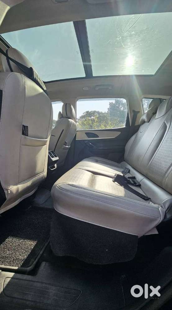 Mahindra Xuv700 2.2 Ax 5 Diesel At Str, 2022, Diesel